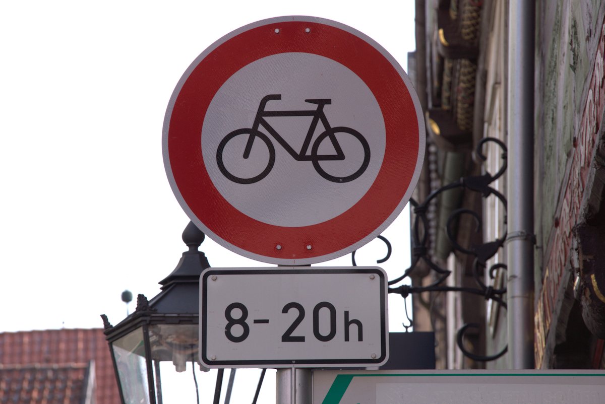 Fahrradfahren während Corona verboten? Fahrradfahren verboten Schild
