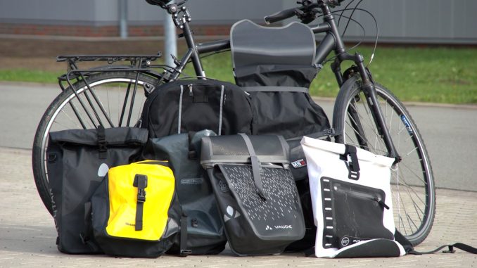 Fahrradtaschen test zwei Gepäckträgertaschen am Fahrrad