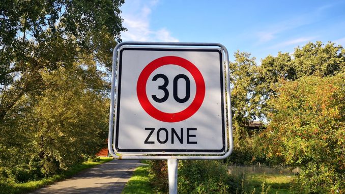 Geschwindigkeitsbegrenzung Schild Radfahrer